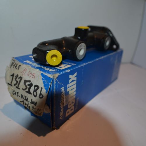 MAITRE CYLINDRE 2 sorties diam. 17.5 mm